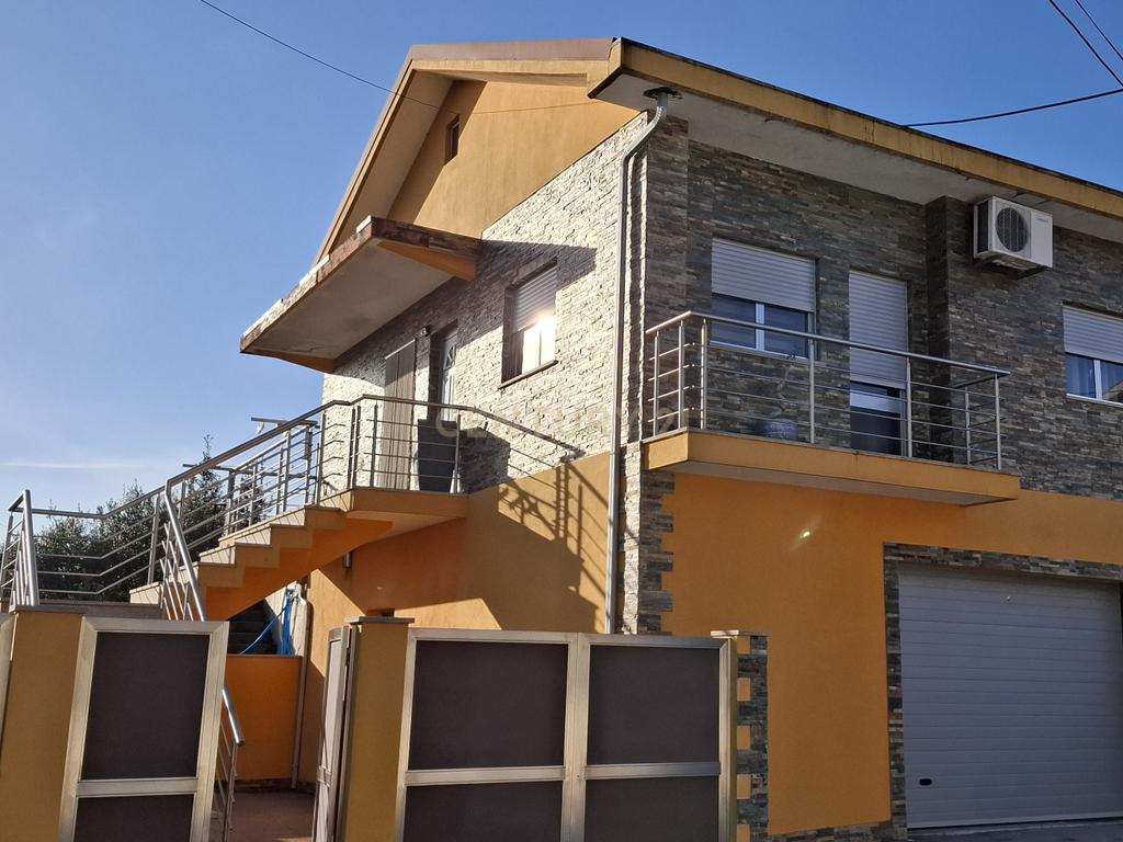 Moradia T3 em Carvalhosa, Paços de Ferreira, ao FERRARA PLAZA - Image 1