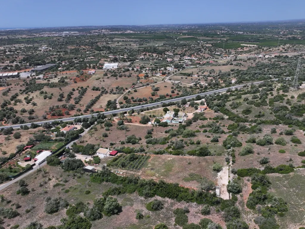 Terreno rústico localizado em Gateiras em Tunes, com uma área total de 14880m². - Image 7