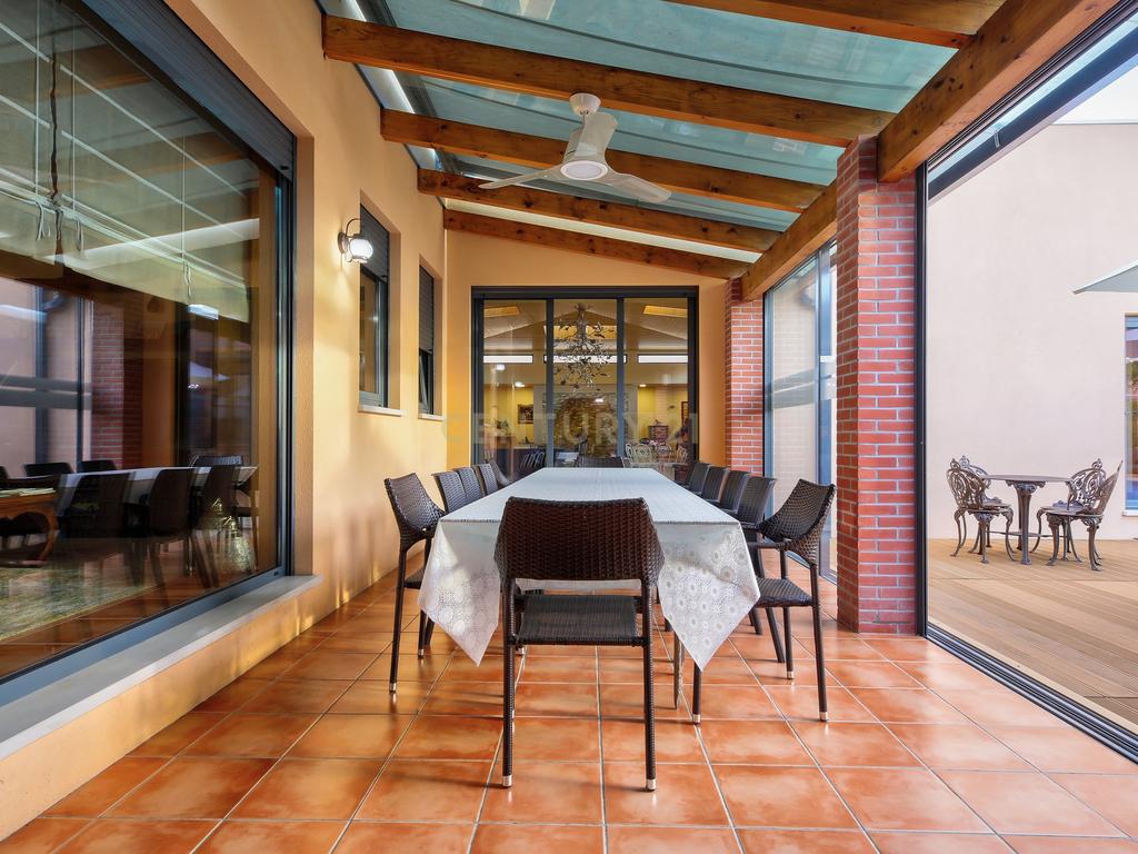 Propriedade T8 com Jardins, Lago e Potencial Alojamento - Localização Premium - Image 9