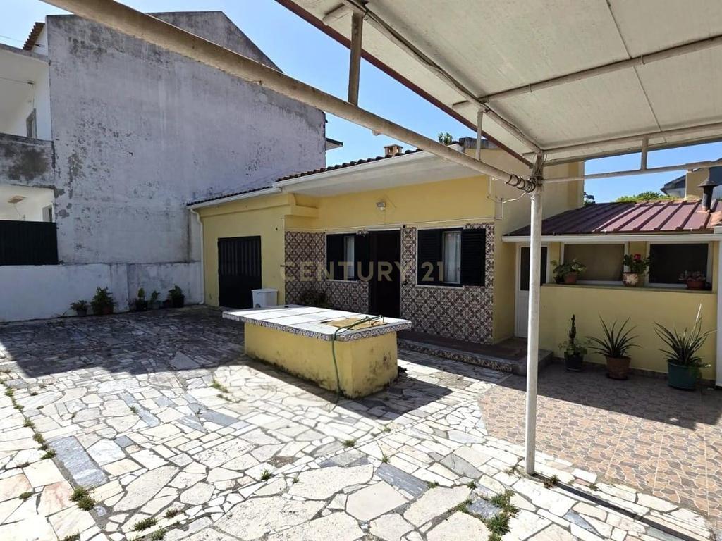 Espetacular Moradia T4 em Fernão Ferro com Jardim e possibilidade de nova construção no lote de 1.041 m2 - Image 27