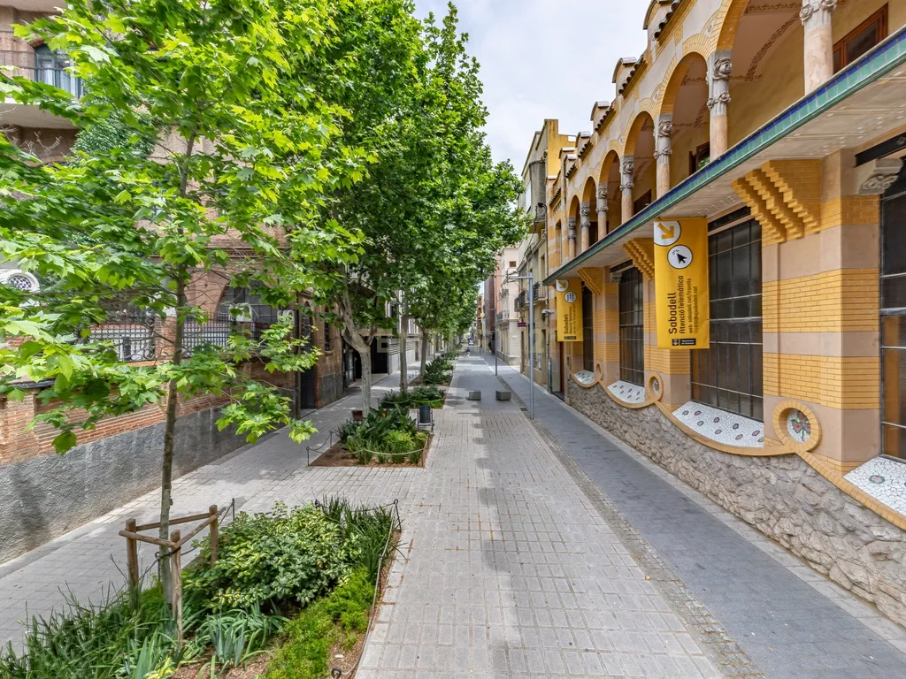Vende-se espaço comercial alugado no centro de Sabadell - Image 9