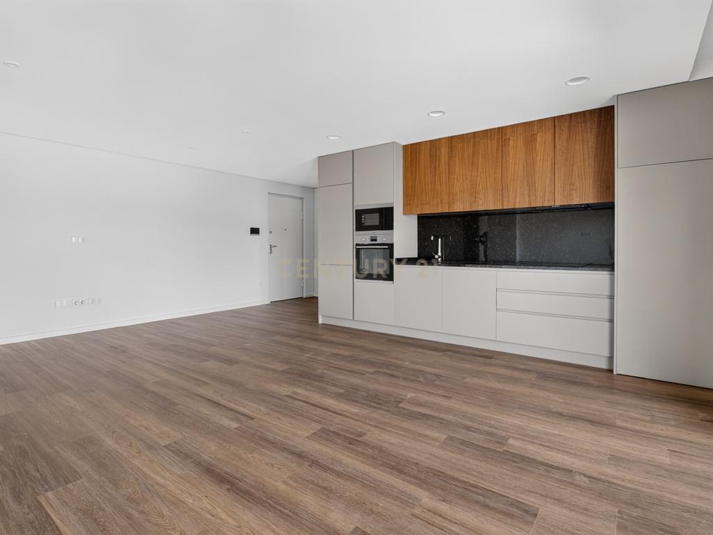 T3 Novo em Ferreiros, Braga | Suíte e 2 Quartos com Closet e Varanda Panorâmica - Image 11
