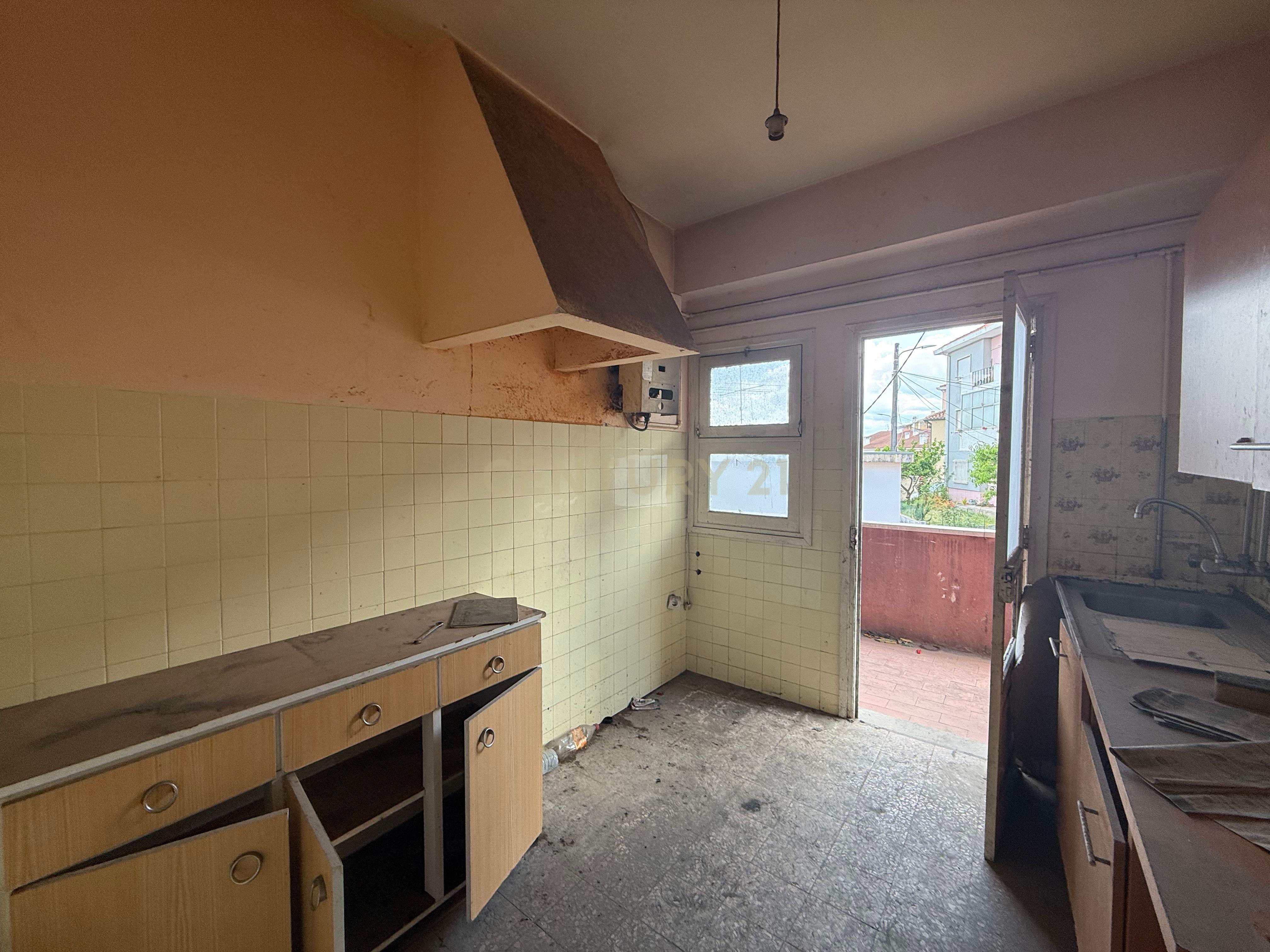 Apartamento T3 em Coimbra para Recuperação com Vista Cidade - Image 12