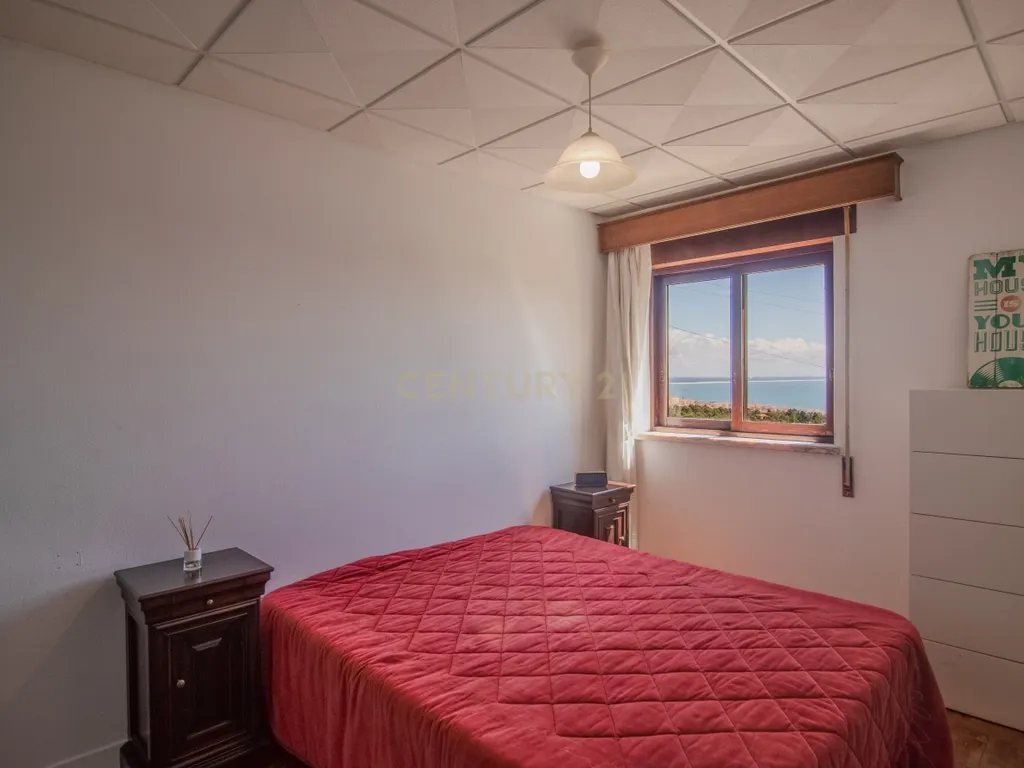 Moradia T4 com Vista Mar e Cidade - Image 43