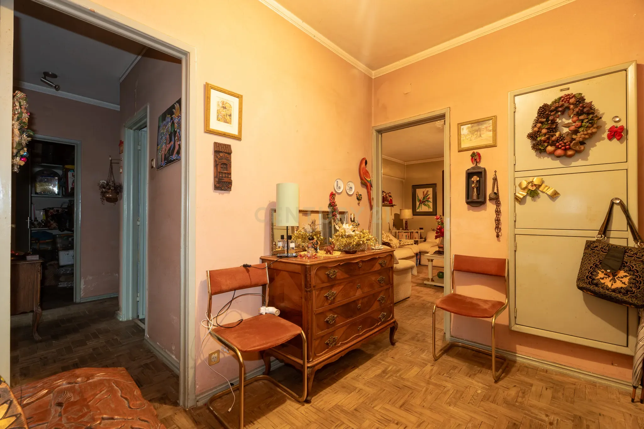 Apartamento de tipologia T3, com cerca de 115 m2, 2 WC, despensa, localizado numa das artérias principais da cidade de Odivelas, mais concretamente na Rua Professor Dr. Augusto Abreu Lopes. - Image 7