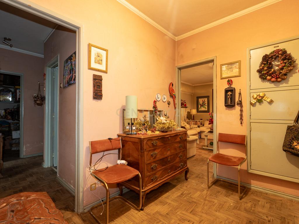 Apartamento de tipologia T3, com cerca de 115 m2, 2 WC, despensa, localizado numa das artérias principais da cidade de Odivelas, mais concretamente na Rua Professor Dr. Augusto Abreu Lopes. - Image 7