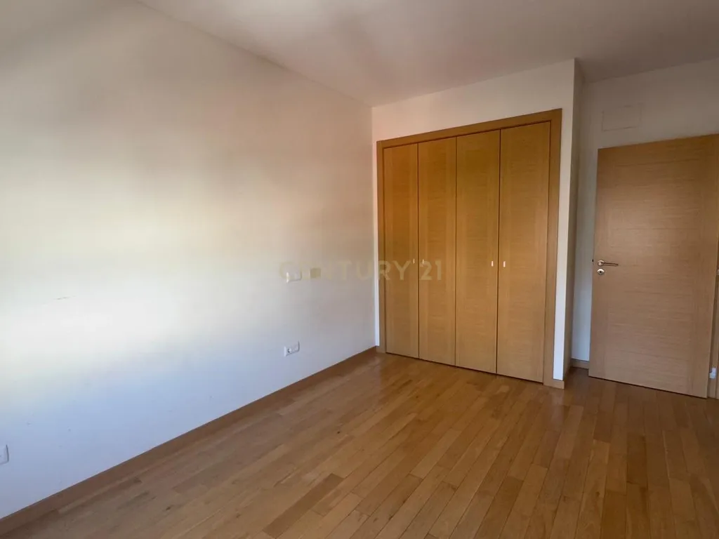 Apartamento T3 na Alta de Lisboa com Box para 2 Viaturas - Image 13