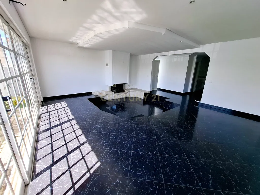 Excelente moradia T3 em Bicesse - Image 4