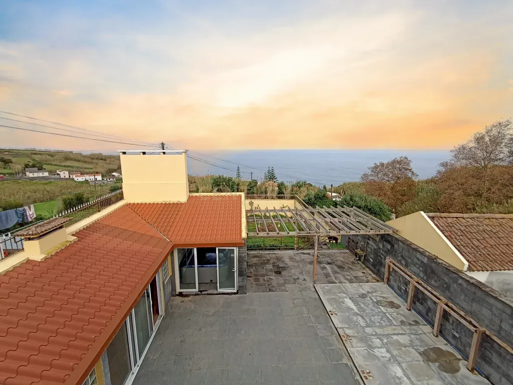 Moradia T4 com Vista Mar | Ajuda da Bretanha | São Miguel - Image 1