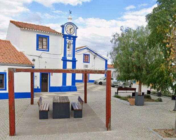 Moradia T2 , perto da praia, para Recuperar em Oriola, Évora. - Image 18