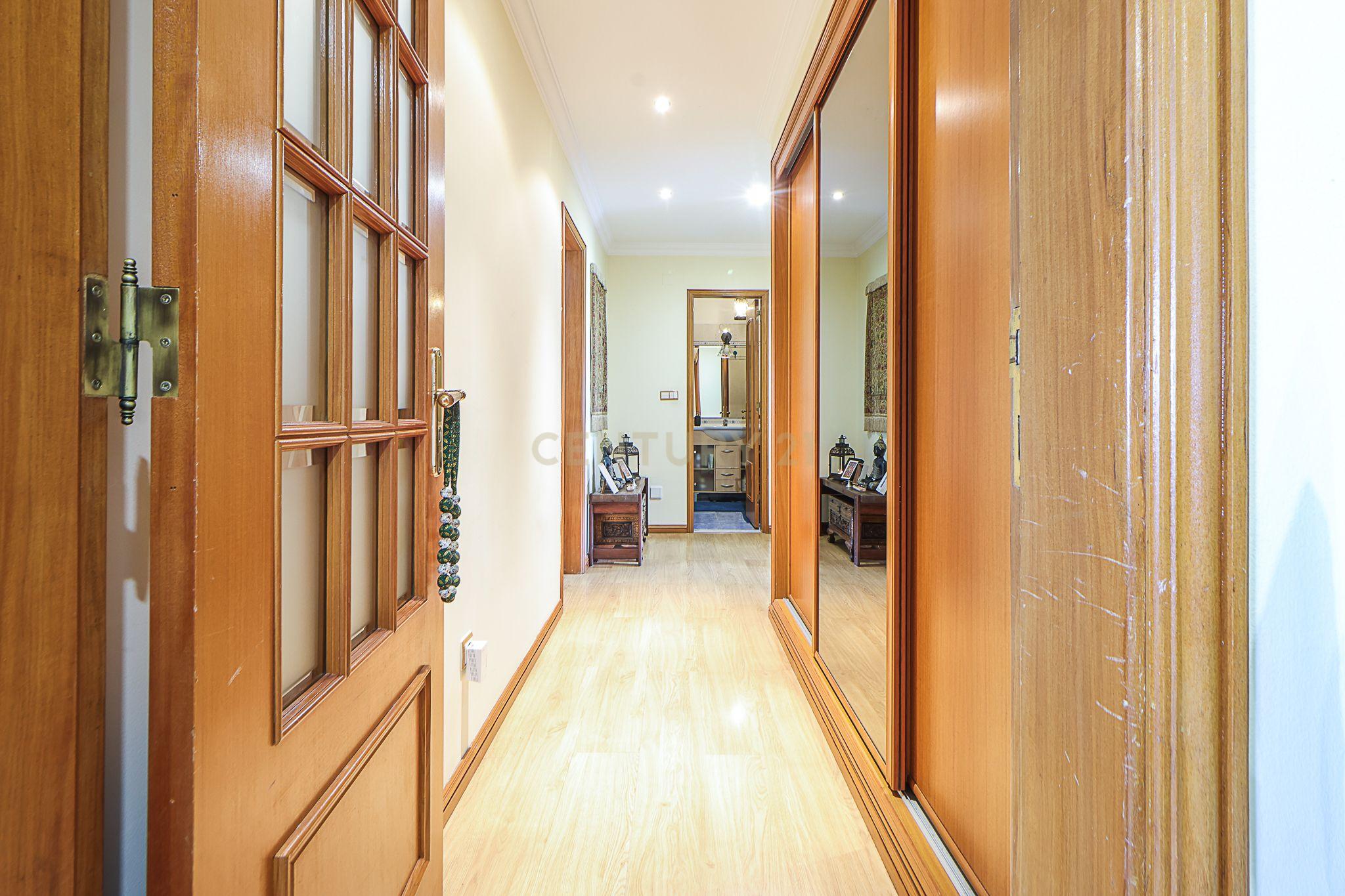 Apartamento T3 em Pinhal de Frades, Seixal, com garagem e arrecadação. - Image 22