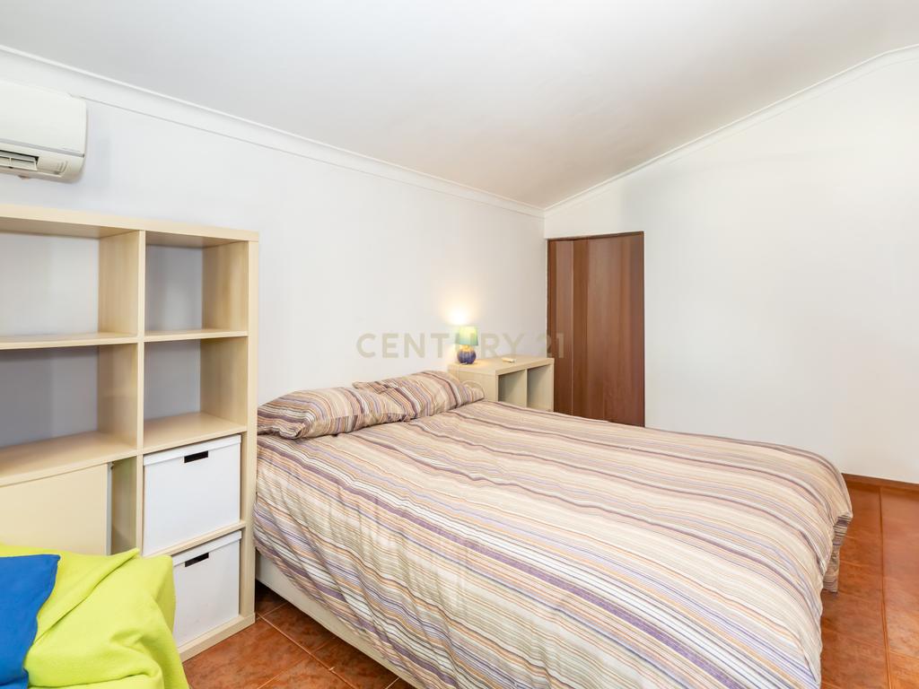 Moradia T5 no centro da Quinta do Conde – Espaço, Conforto e Localização Perfeita - Image 46