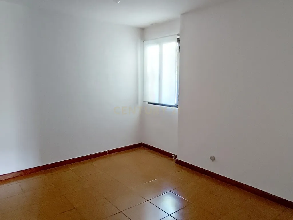 Casa geminada de dois pisos com reabilitação parcial em Vidago / Chaves - Image 11