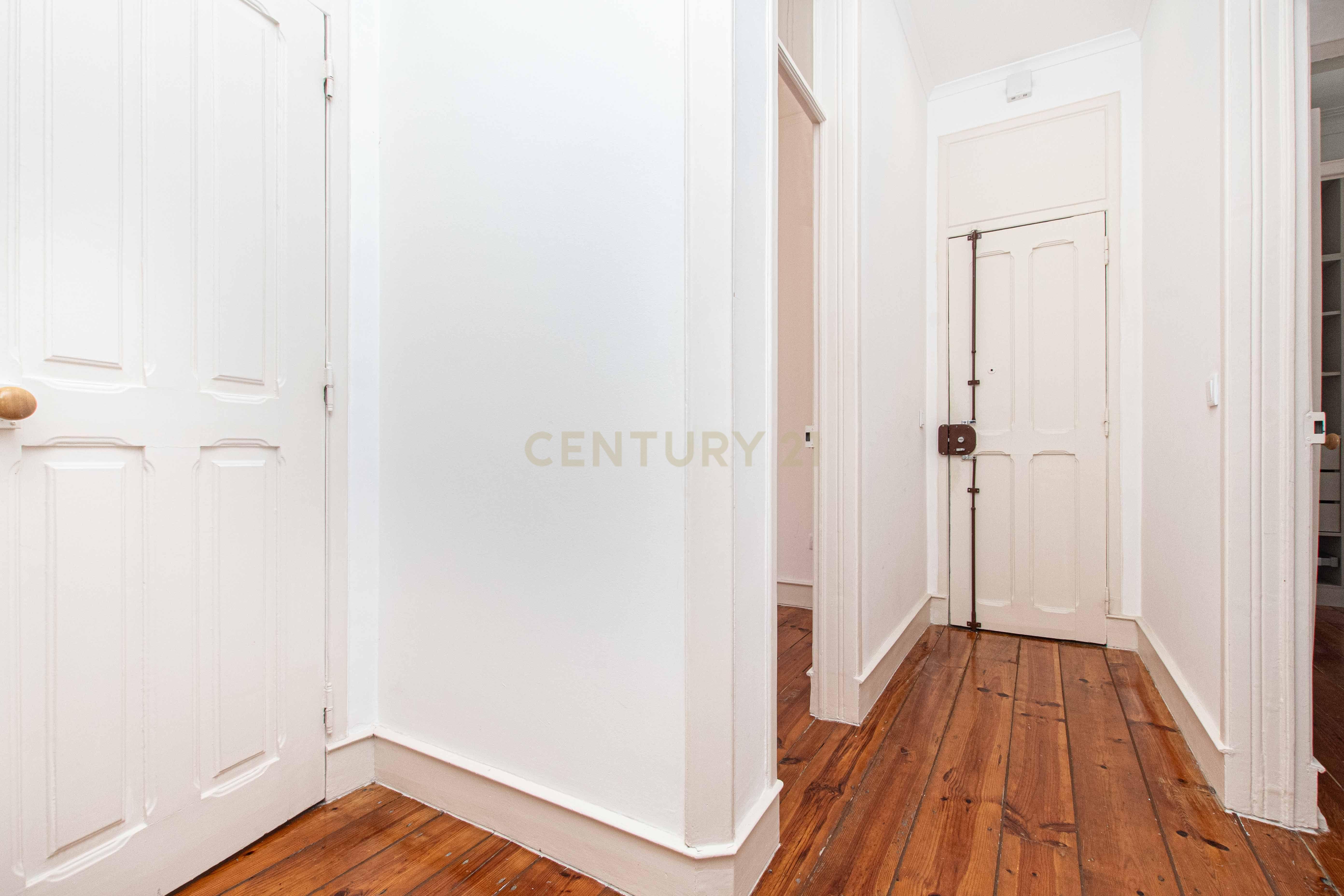 Fotografia 5 de Apartamento T2 com Charme | Campo de Ourique | Totalmente Equipado