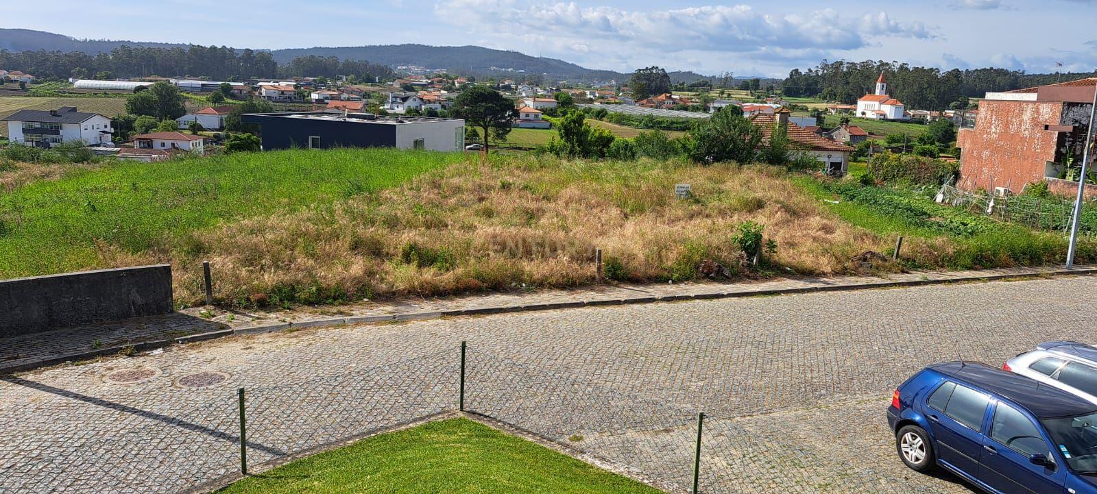 Fotografia 4 de Terreno com 652m² à venda em Chorente - Barcelos