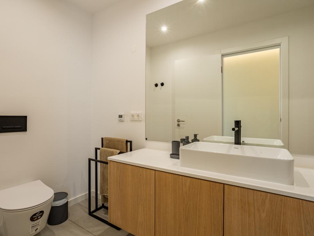 Luxuosa Moradia T4 com Piscina na Lagoa Albufeira, para Arrendamento - Image 14