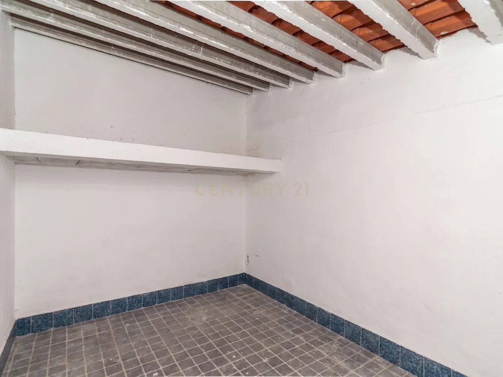 Moradia T2 no Centro de Évora (1º Andar) - Image 24