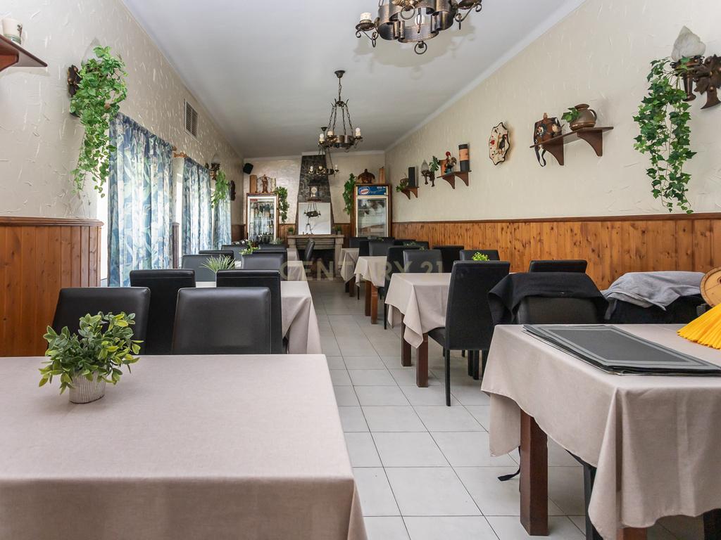Moradia transformada em Restaurante - Santo António - Costa de Caparica - Image 14