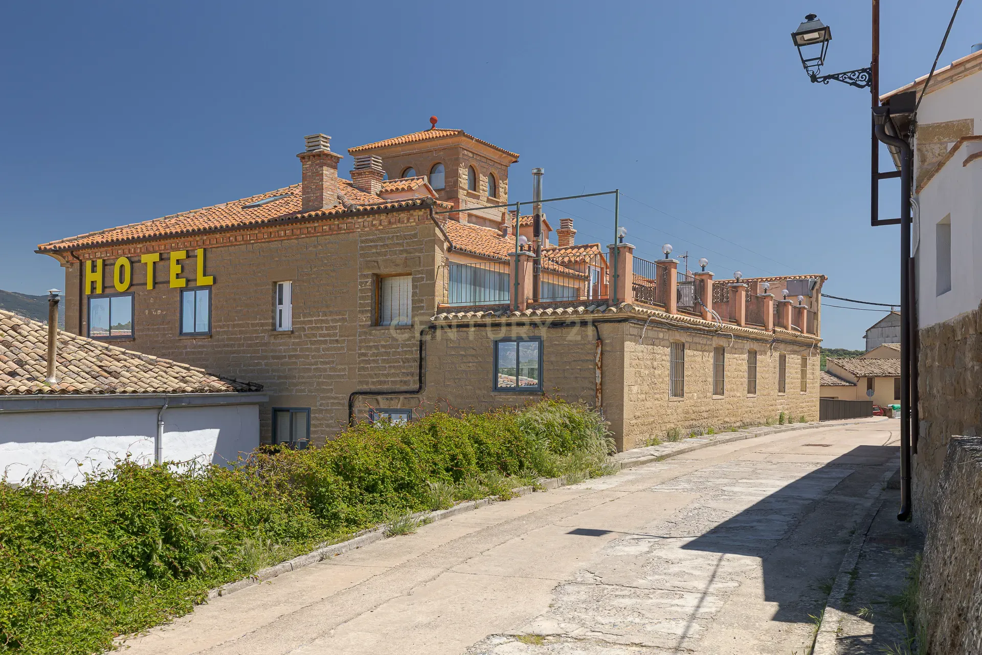Hotel Moderno em Aragón com 25 Quartos e Vista Panorâmica - Image 46