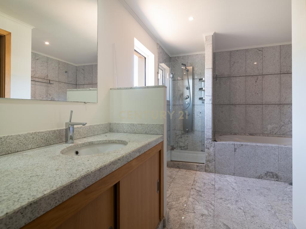 Moradia T3 com piscina em Cascais - Image 16