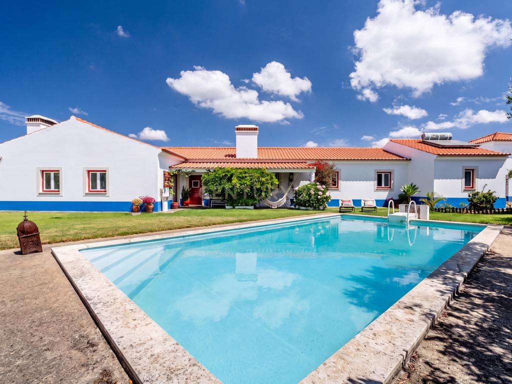 Moradia na Costa Alentejana de 4 Quartos e Arquitetura Tradicional com Piscina e Jardim – Odemira - Image 30