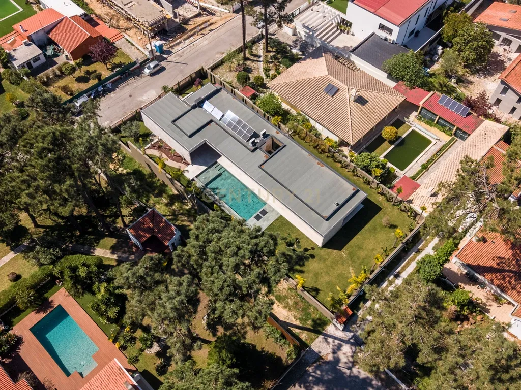 Moradia T4 na Verdizela — Design, Luz e Piscina num Terreno de 1.032 m² - Image 2