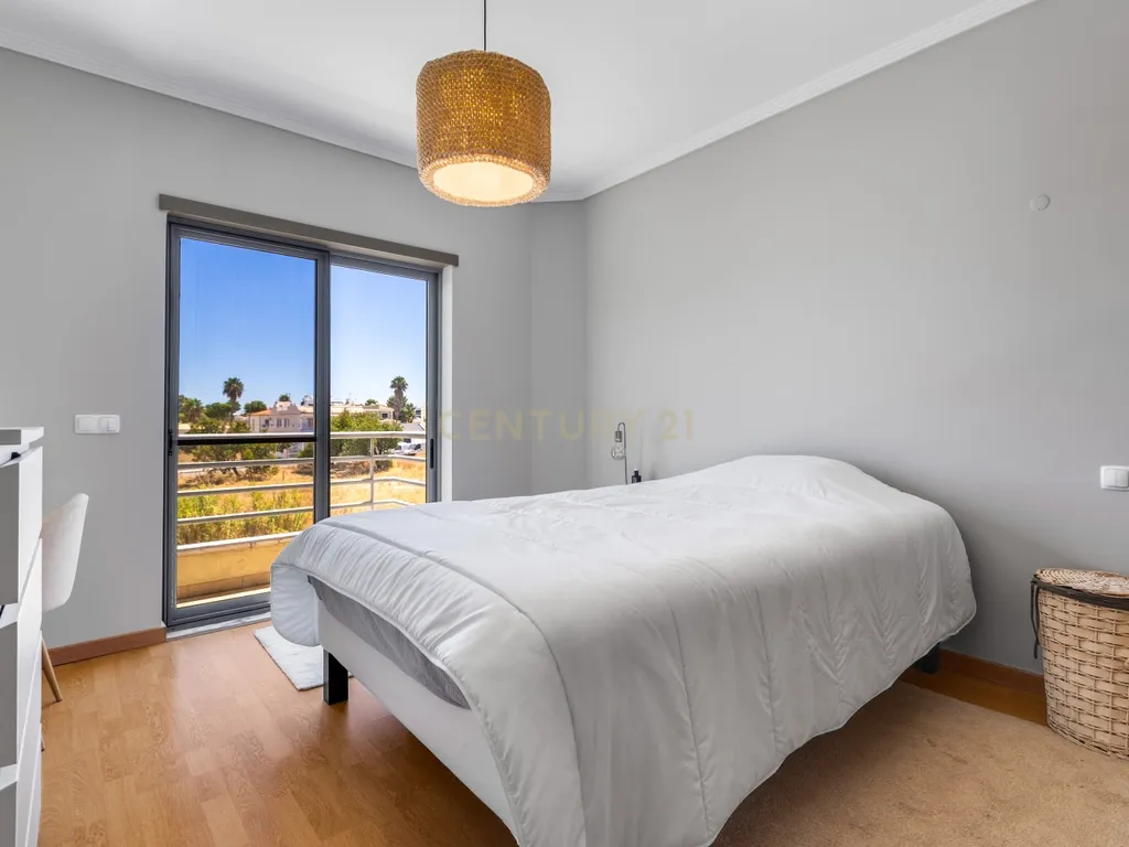 Apartamento T3 com Garagem na Quinta João de Ourém — Olhão - Image 20