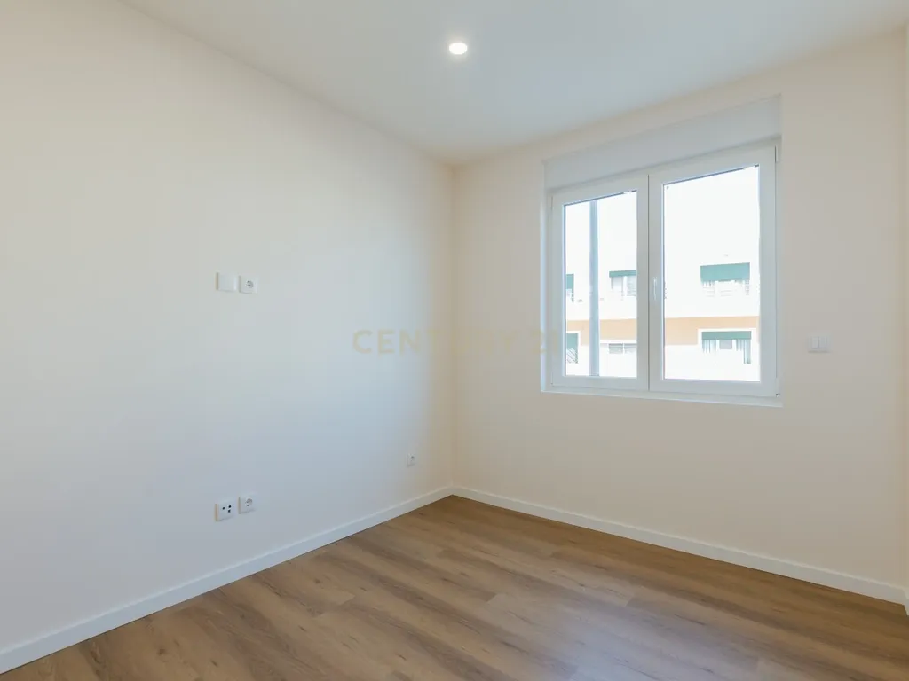 Apartamento T3 moderno e espaçoso no coração do Pinhal Novo - Image 18