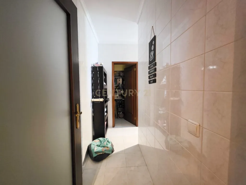 Apartamento T3 no Centro de Paredes – Espaço, Conforto e Localização Privilegiada - Image 10