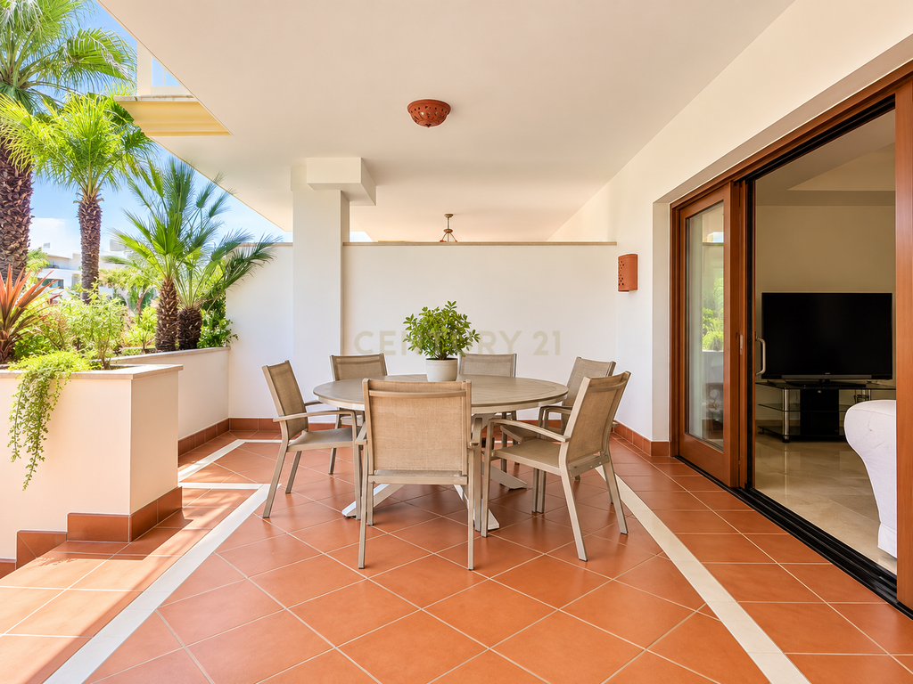 Apartamento Espaçoso com Jardim e Grande Terraço na Prestigiada Zona de Nagüeles, Marbella - Image 9