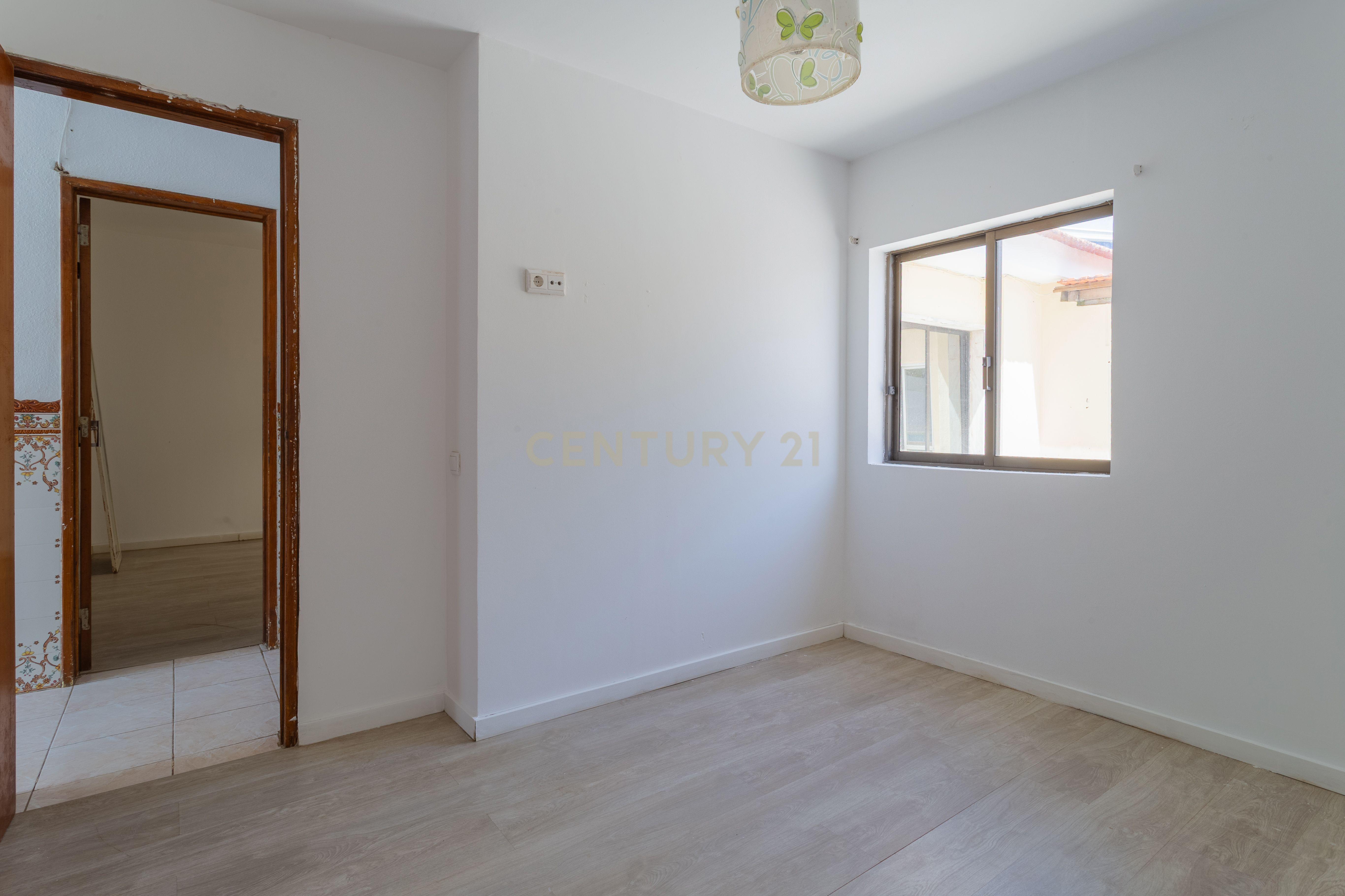 Fotografia 10 de Casa T3 em Vale Fetal, Charneca de Caparica (Sem licença de utilização)