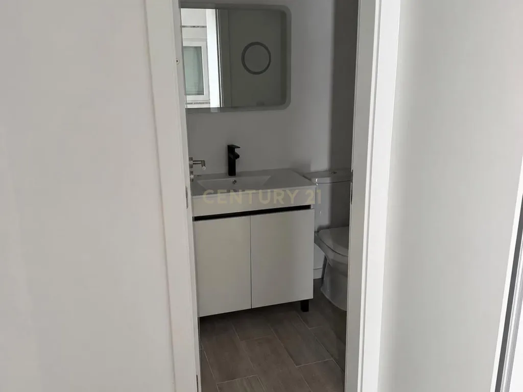 Moradia T2 totalmente remodelada com suíte e churrasqueira no Barreiro - Image 20