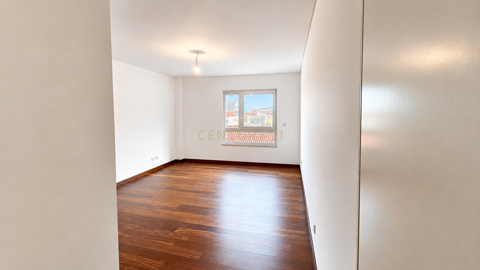 Fotografia 10 de Apartamento T4 para arrendar com 280 m² e 3 estacionamentos no Campo Pequeno