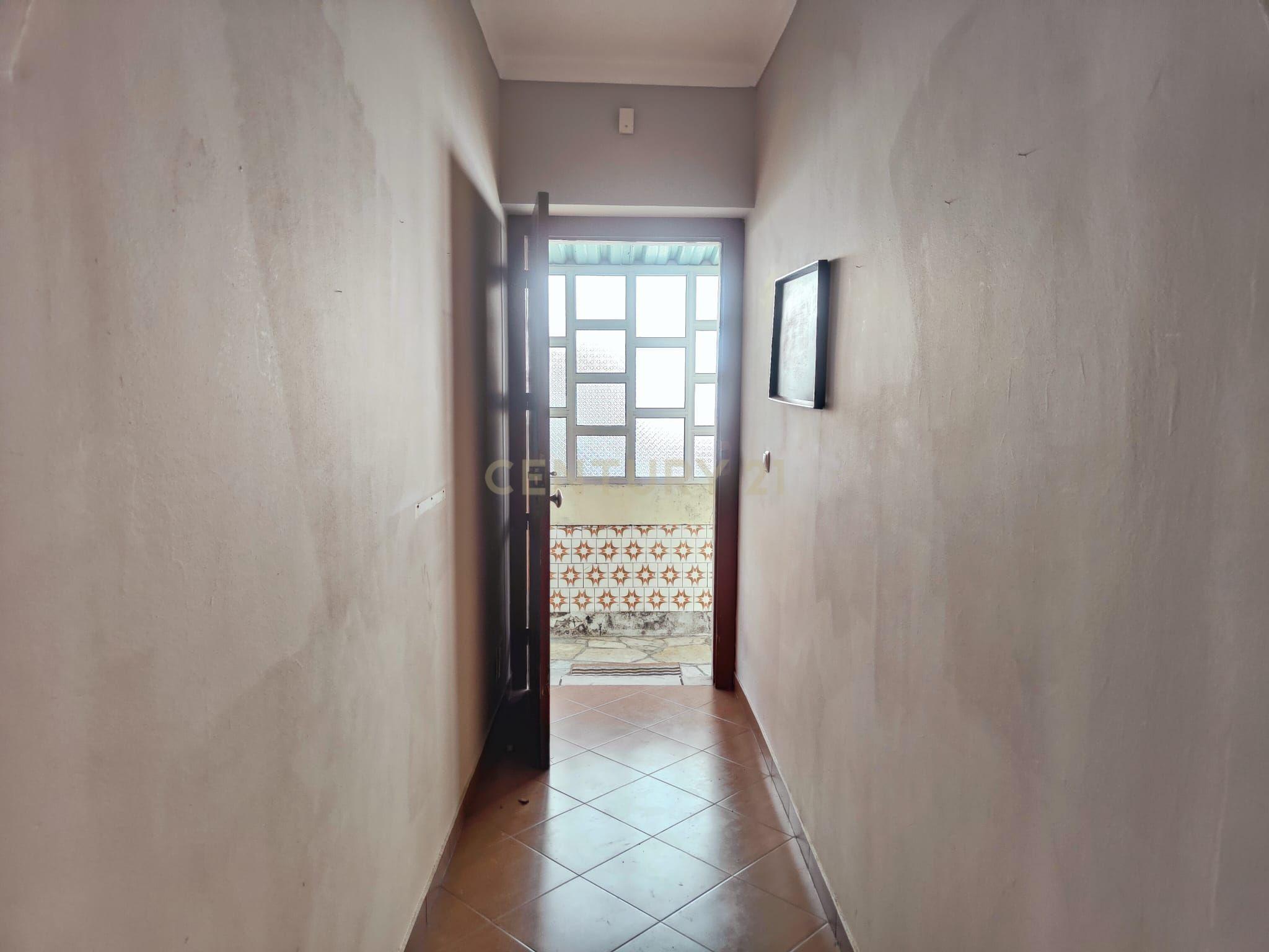 Prédio Bi-Familiar T2 e 2 Anexos Tipologia T1 Em Zona Residencial Tranquila Na Póvoa de Santo Adrião  - Image 36