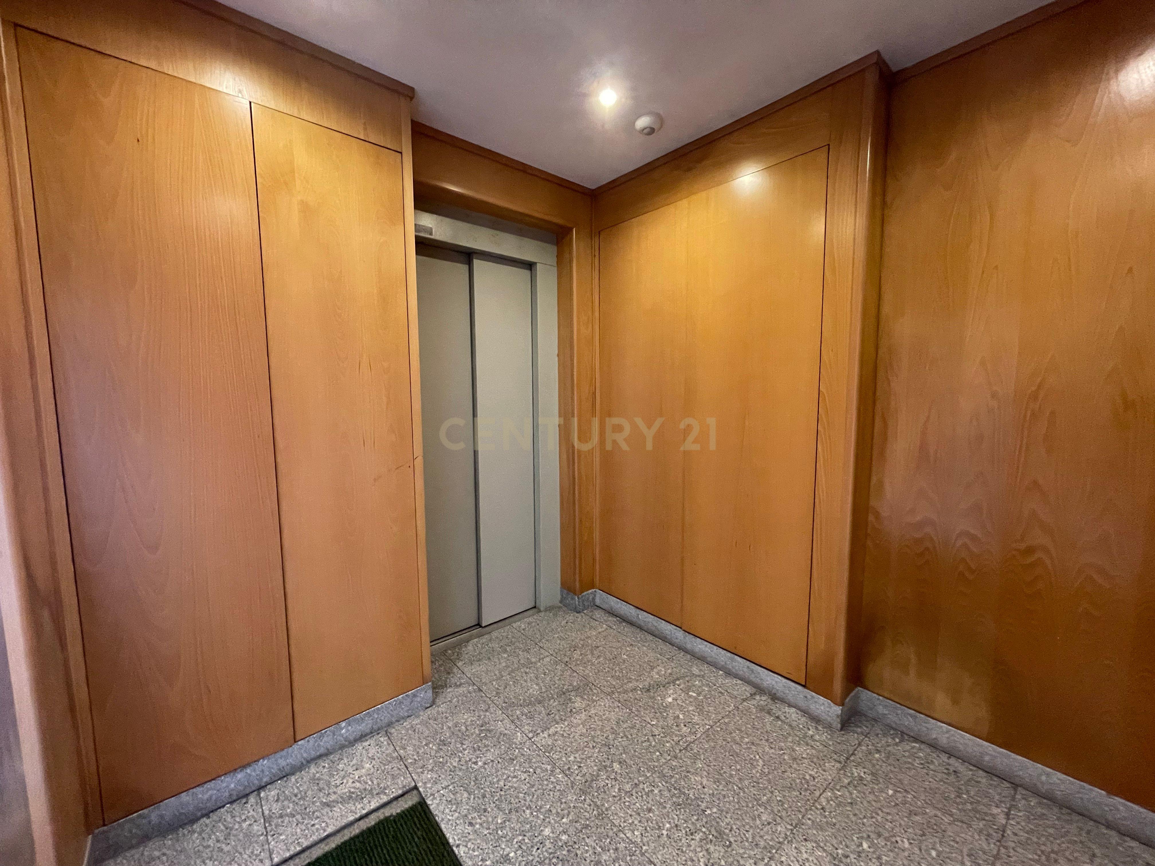 Fotografia 3 de Apartamento T1 com elevador e garagem - Paranhos - Porto