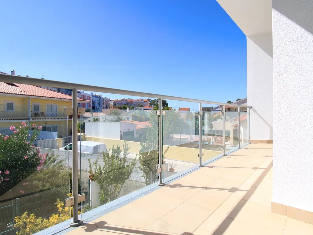 Moradia Contemporânea V3+1 Seixal - Image 41