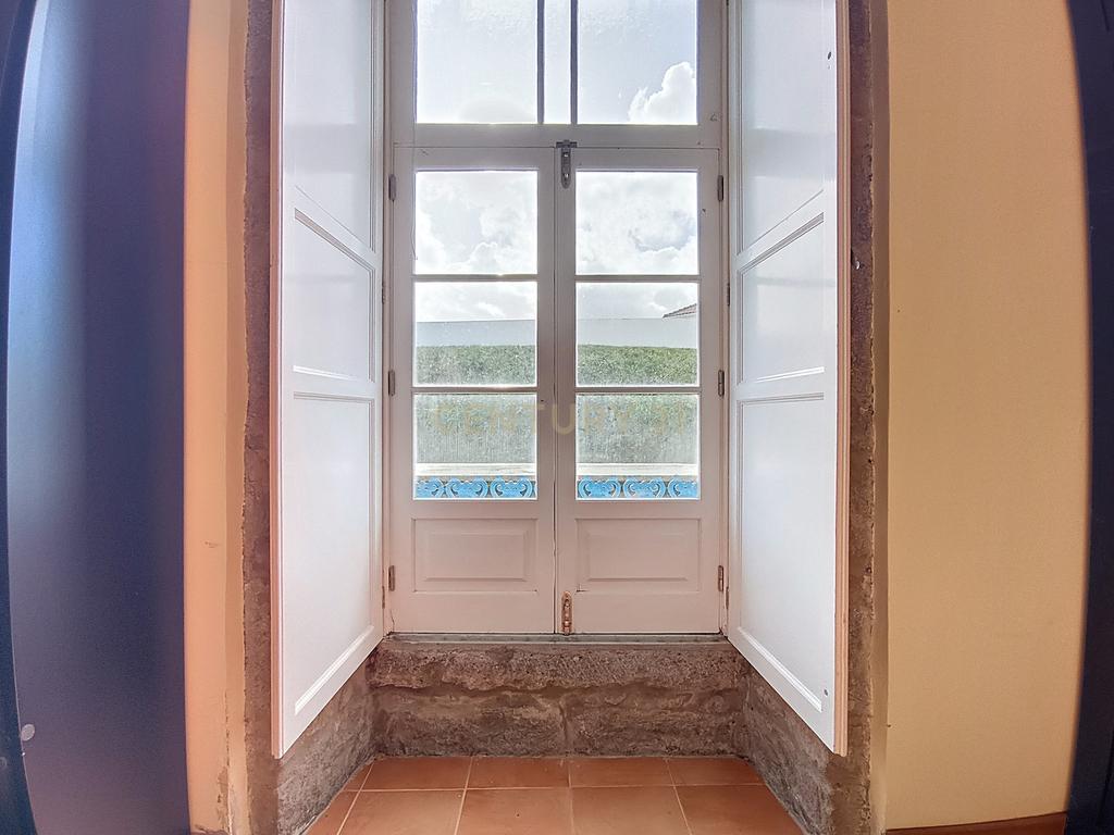 Rústico de Luxo – Moradia Renovada com Vista Mar Deslumbrante - Image 19