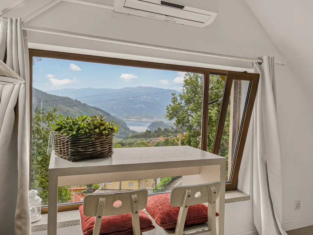 Investimento Raro no Gerês – Propriedade com 3 Apartamentos Independentes e Vista Deslumbrante para a Albufeira da Caniçada - Image 3
