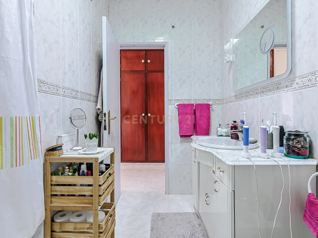 Apartamento T3 em Amora, Seixal - Image 10
