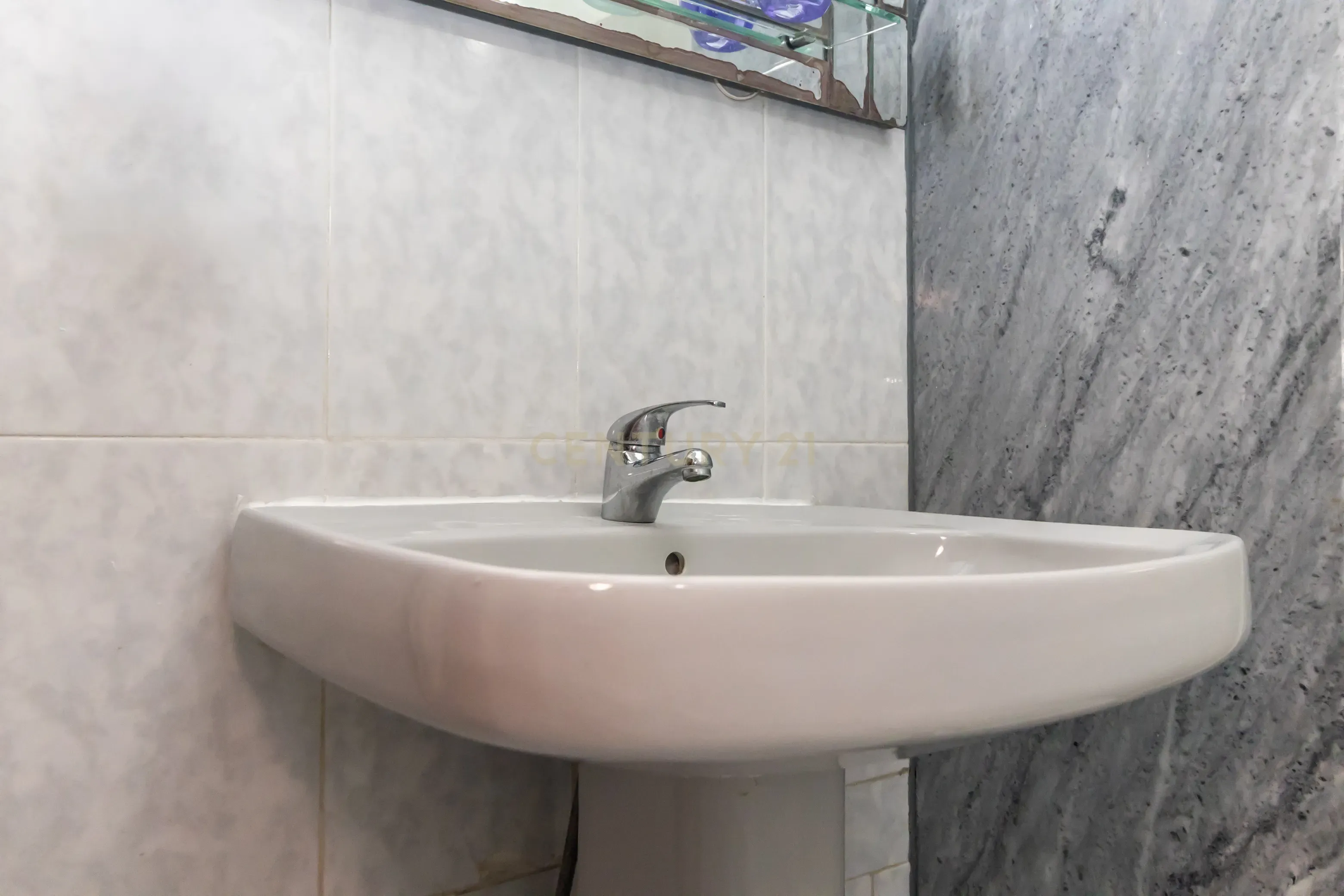 Fotografia 6 de Apartamento T3 com elevador e varanda no Laranjeiro – Almada