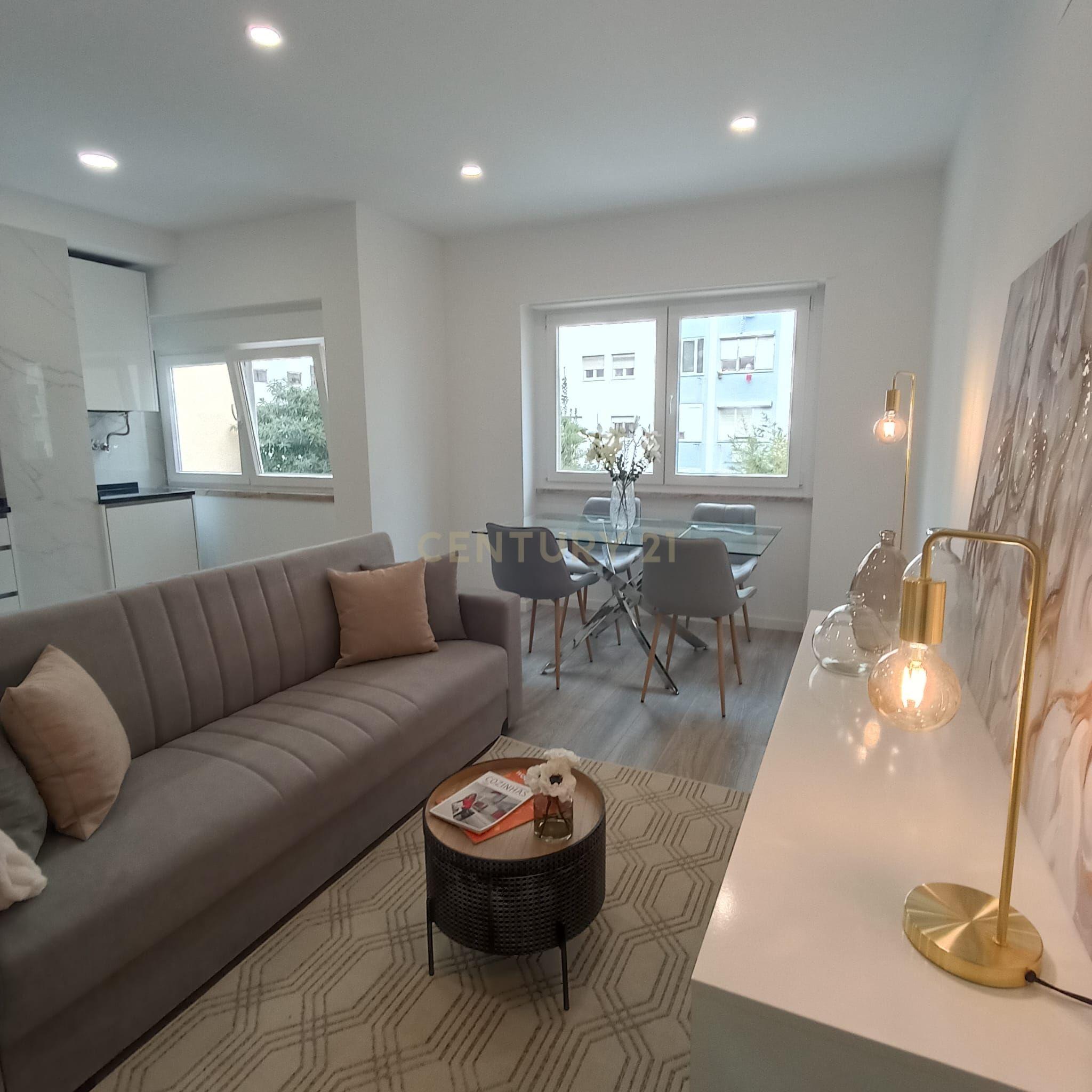 Fotografia 4 de Apartamento T3 Renovado com Suíte, Varanda e Vista para Monsanto