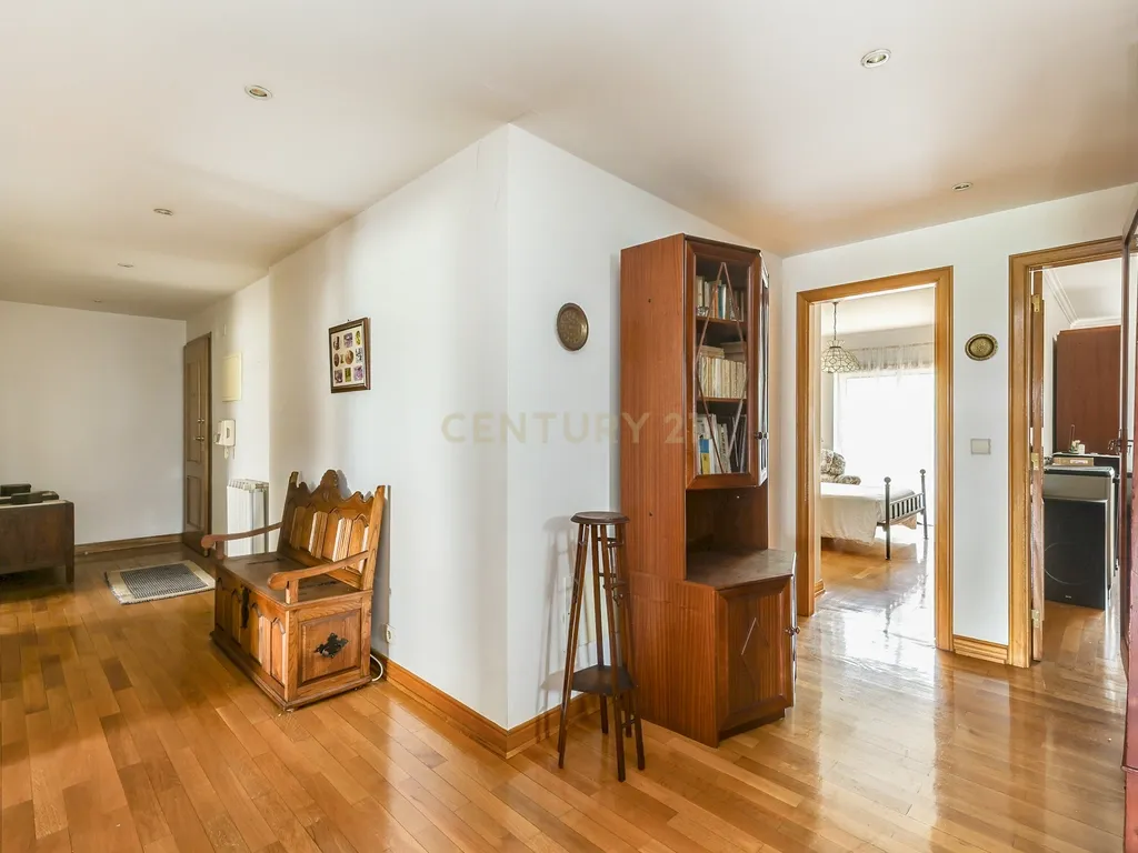 Apartamento T3 em Belas com 133m2 e box para uma viatura - Image 12