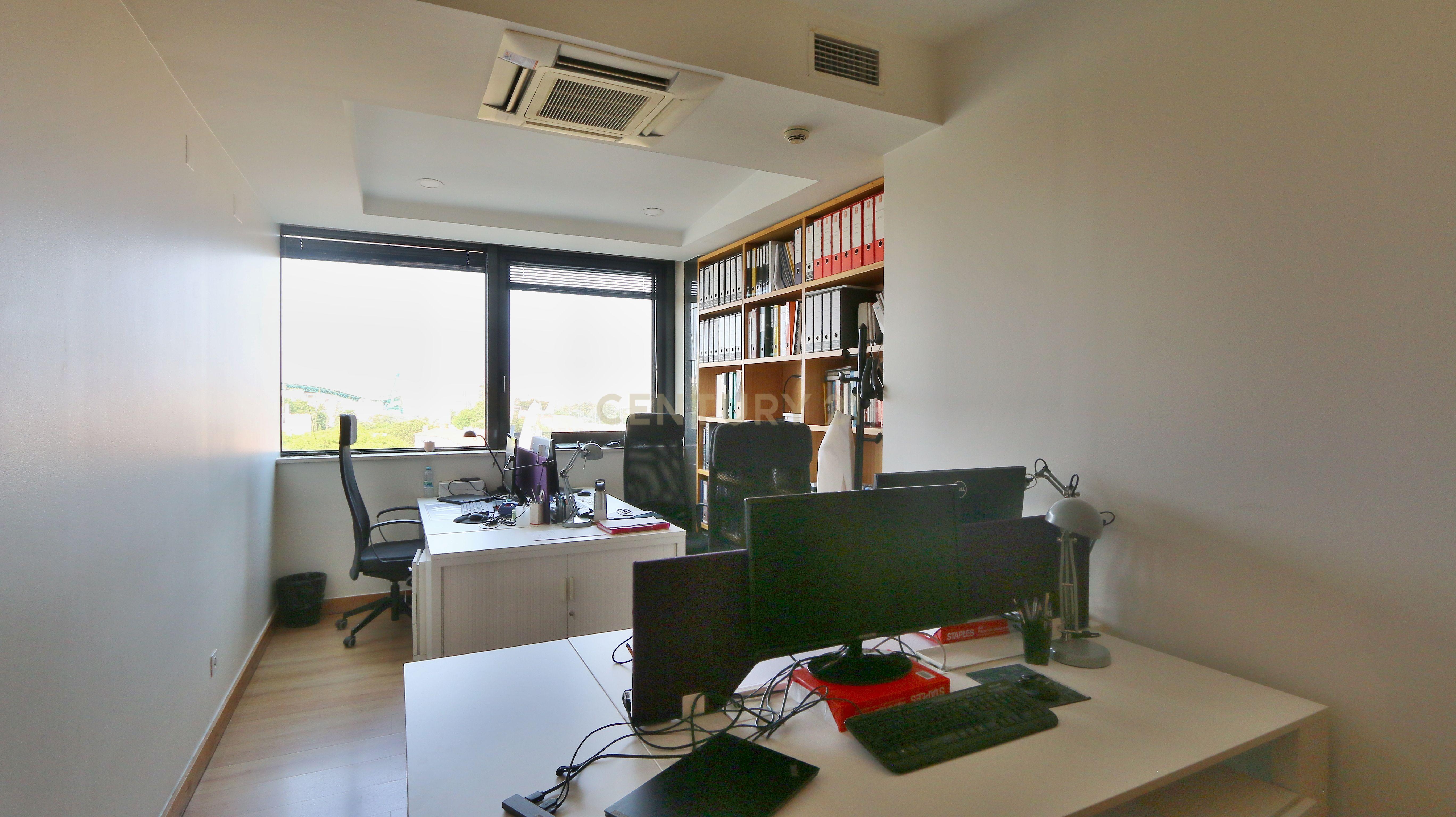 Escritório de 276 m² no Centro Empresarial de Telheiras – Lisboa - Image 18