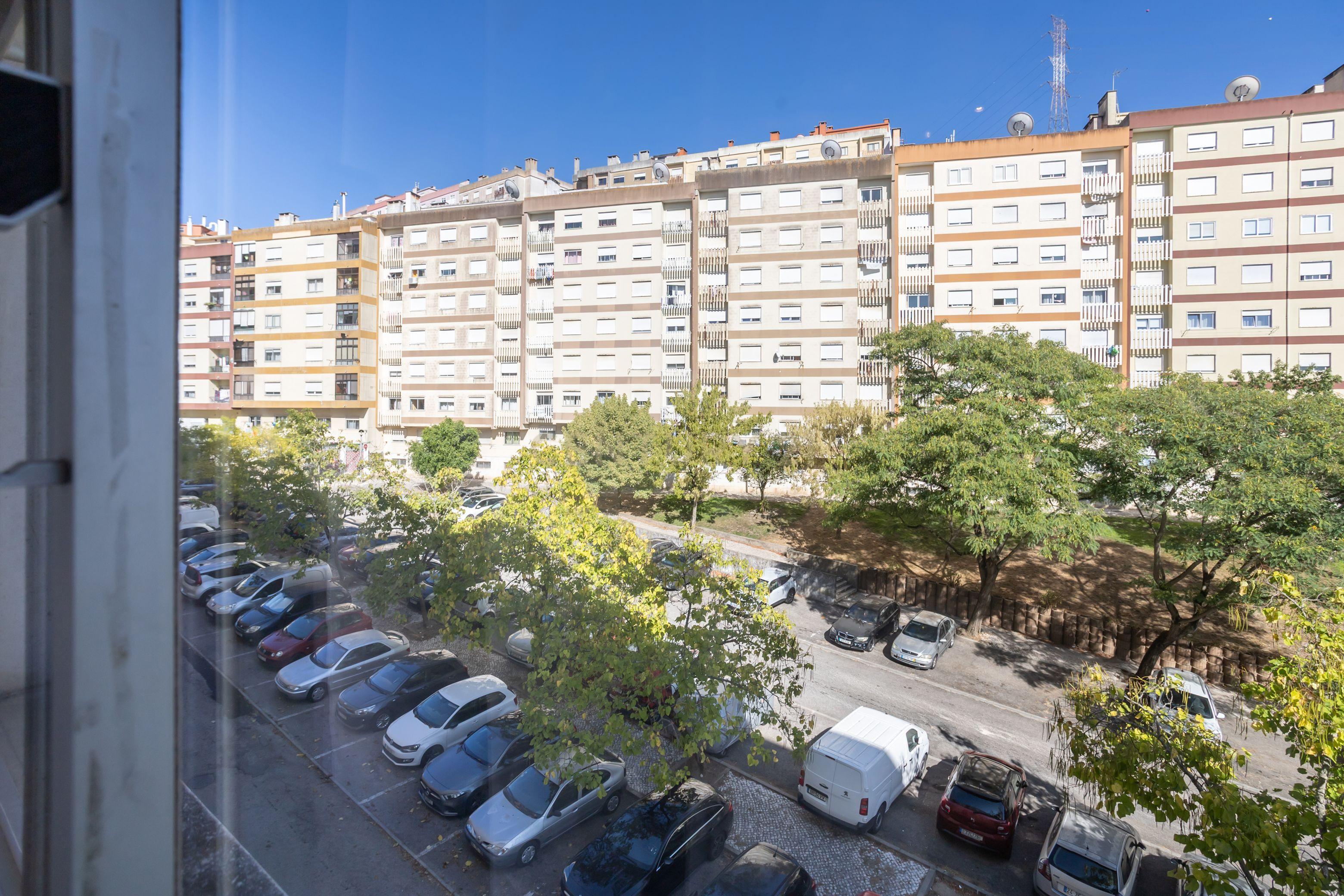 Fotografia 7 de T3 em Belas  com renovações  em Sistema de Propostas Multiplas