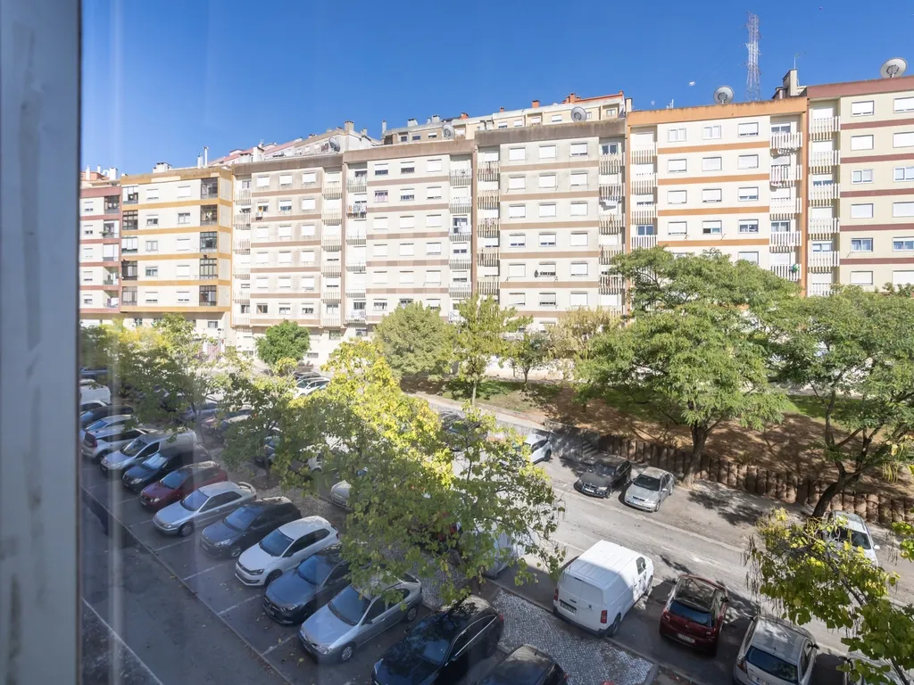 T3 em Belas com renovações em Sistema de Propostas Multiplas - Image 7