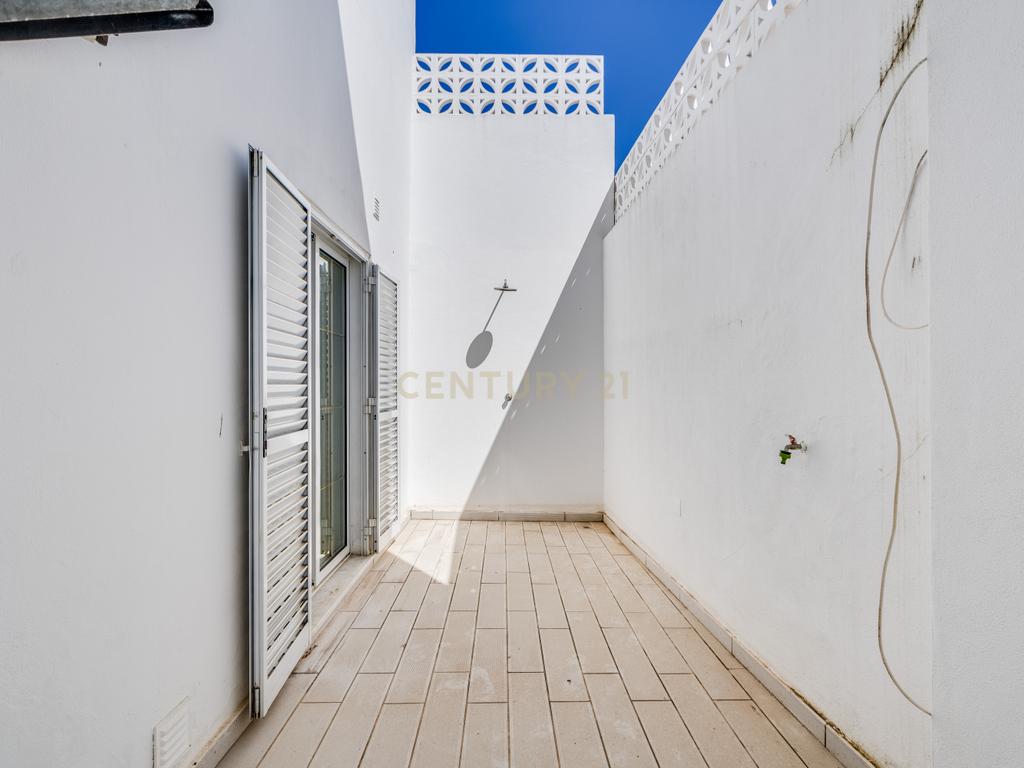 MORADIA T2 NA BAIXA DE OLHÃO C/ 2 PISCINAS - Image 21