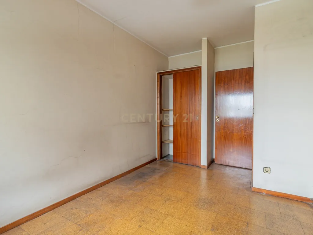 Apartamento T1 em Braga, na União das freguesias de Maximinos, Sé e Cividade em Braga para recuperar - Oportunidade Única! - Image 13