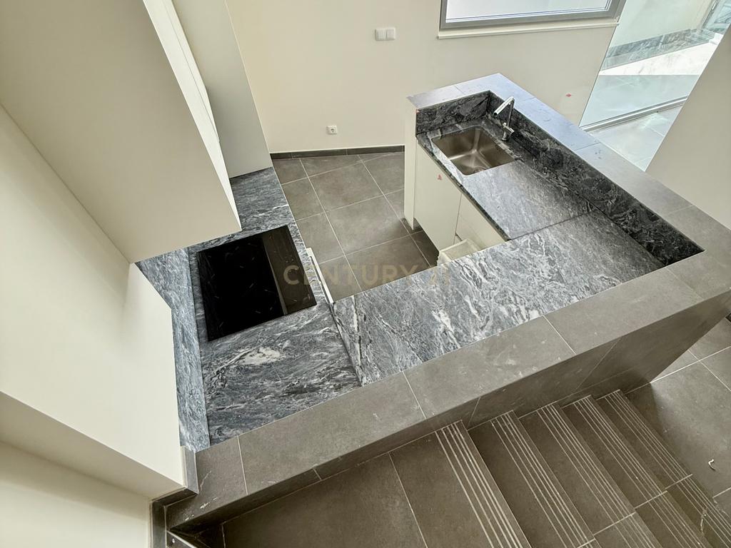 Apartamento Triplex T2 com Piscina Privada no Coração de Alcácer do Sal - Image 2