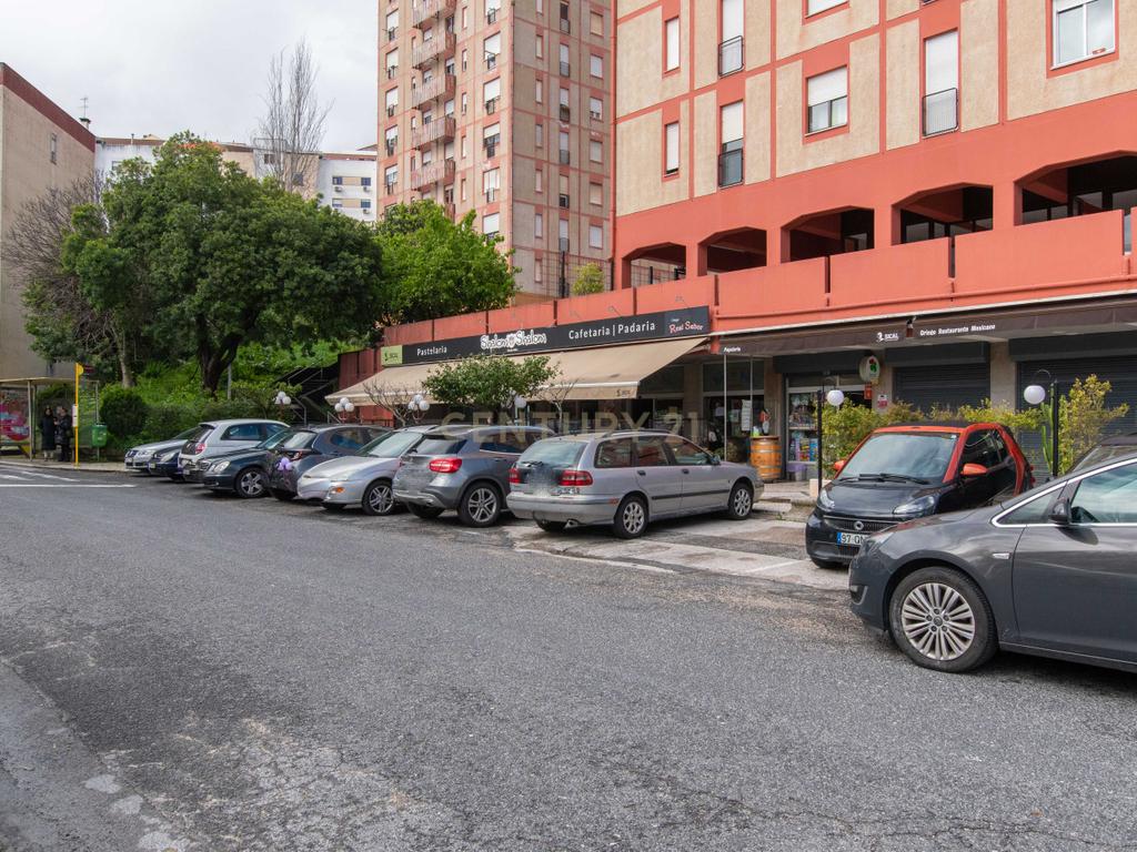Pastelaria fabrico próprio, com 185m² e esplanada. - Image 3
