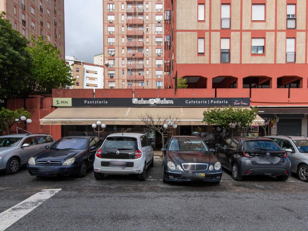 Pastelaria fabrico próprio, com 185m² e esplanada. - Image 2